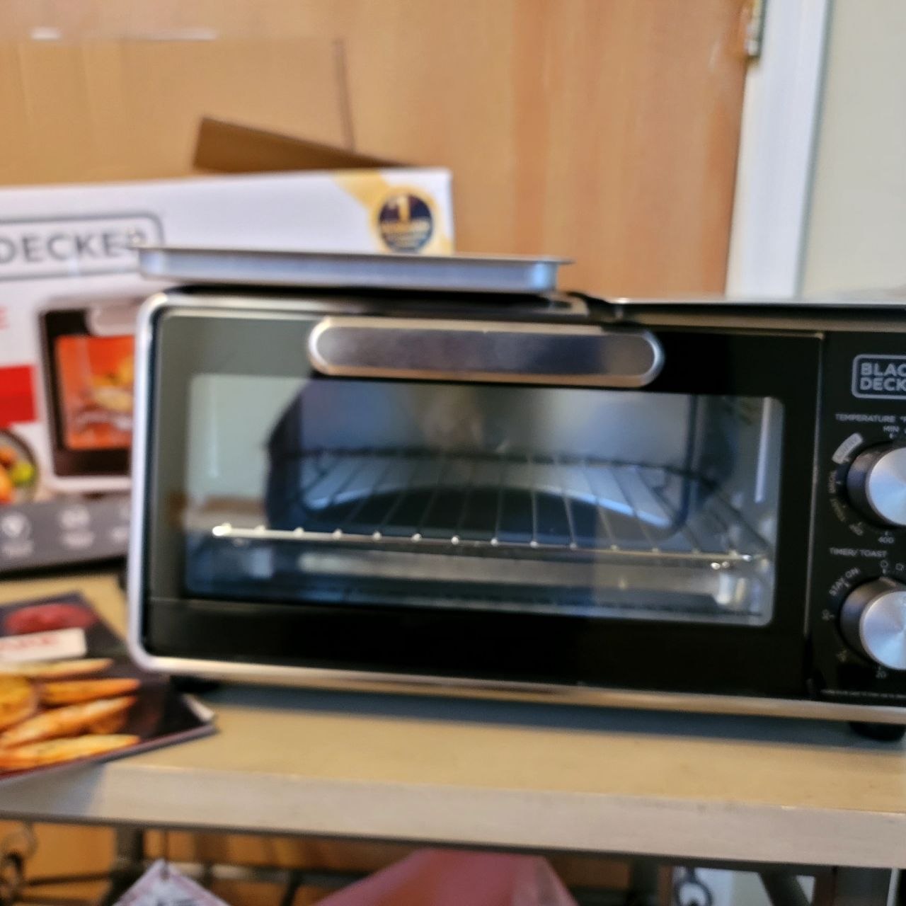Black + Decker Crisp ‘N Bake Air Fryer Toaster Oven (4 Slice) gallery image