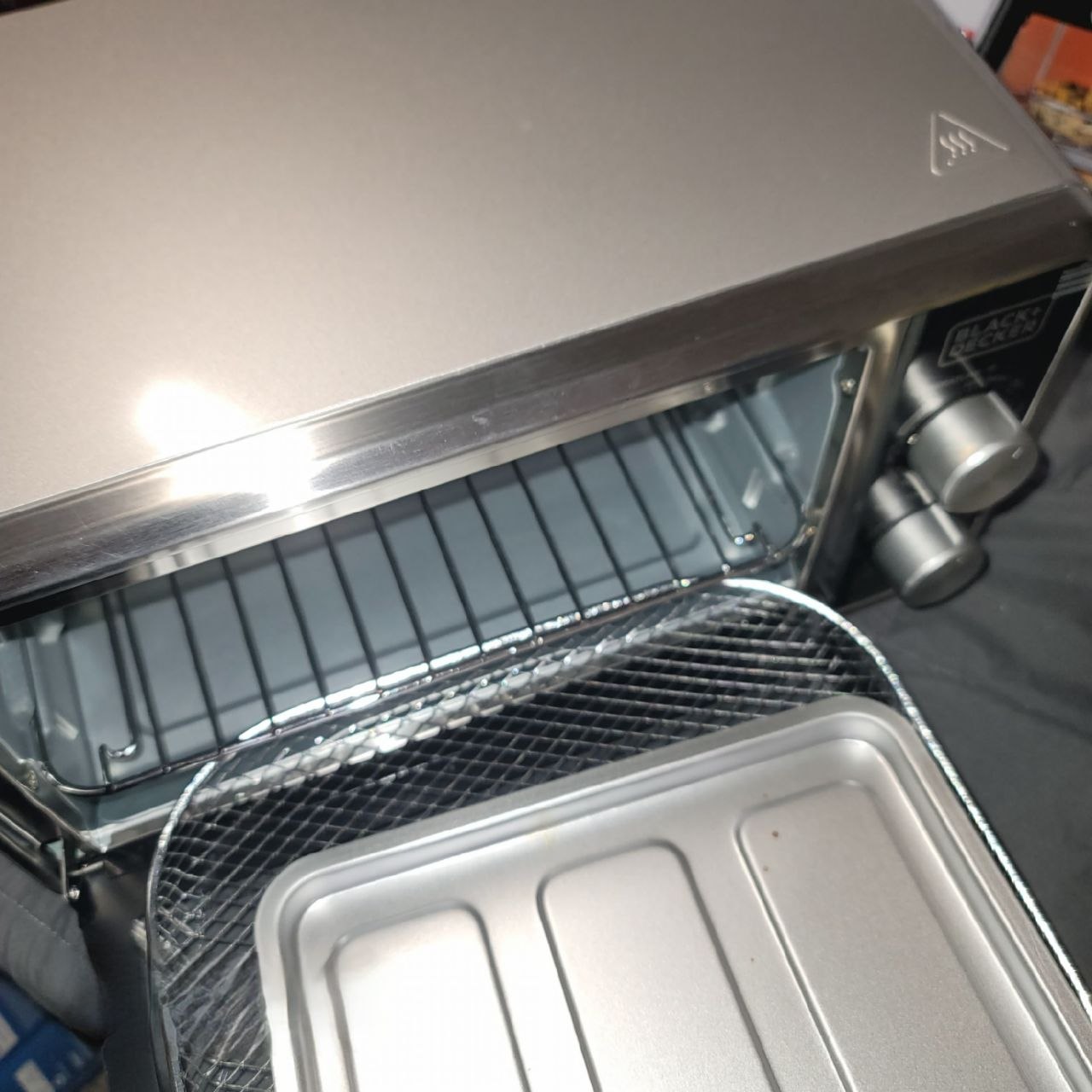 Black + Decker Crisp ‘N Bake Air Fryer Toaster Oven (4 Slice) gallery image