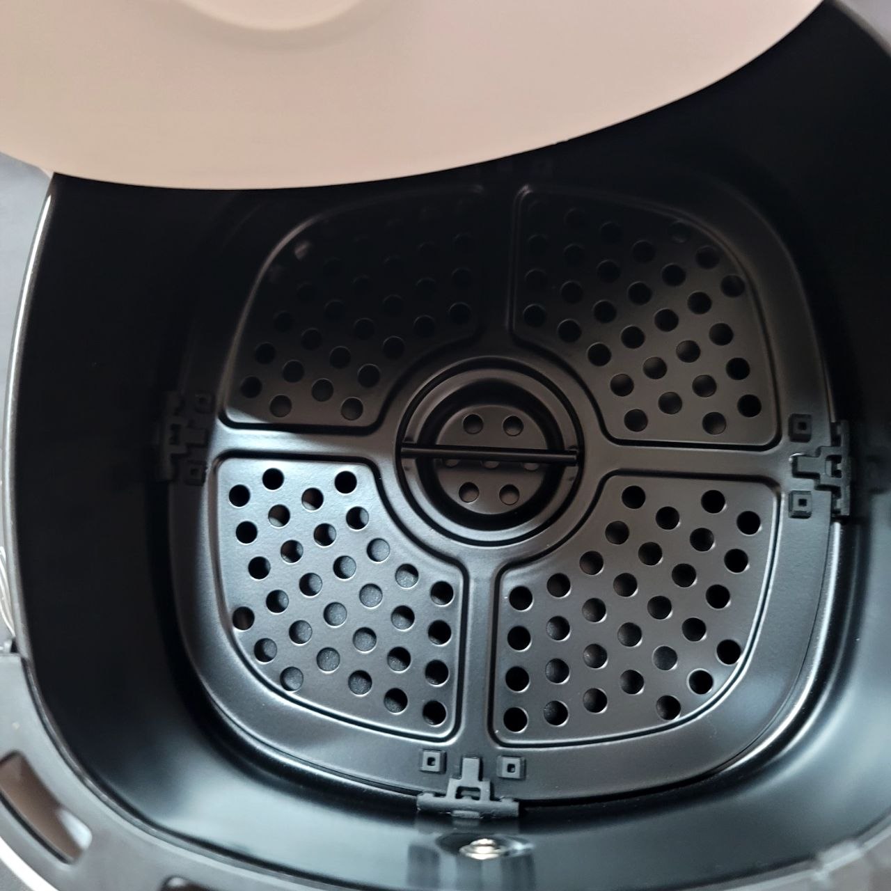 Mainstays Air Fryer 2.2 Qt (White) gallery image