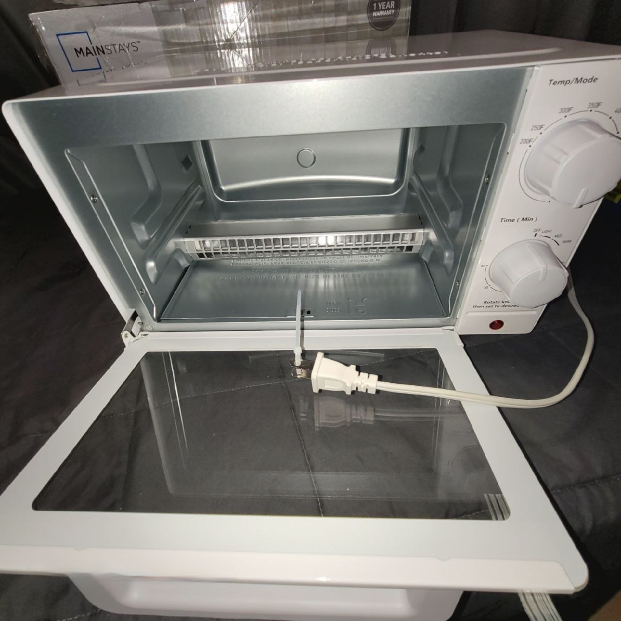 Mainstays 4 Slice Toaster Oven (White) gallery image